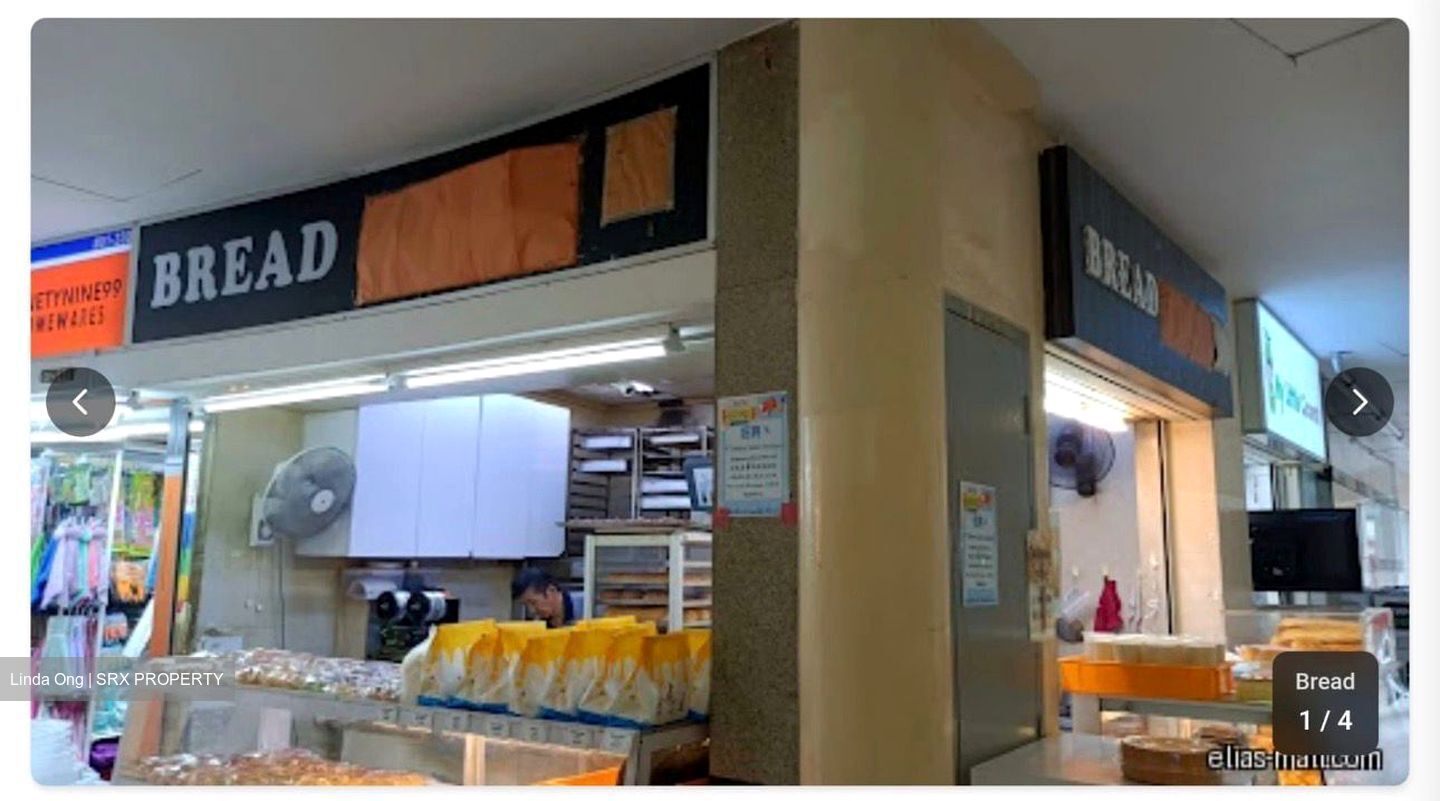 Elias Mall (D18), Retail #554872561